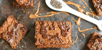 BATONIKI MIGDAŁOWE Z NASIONAMI CHIA