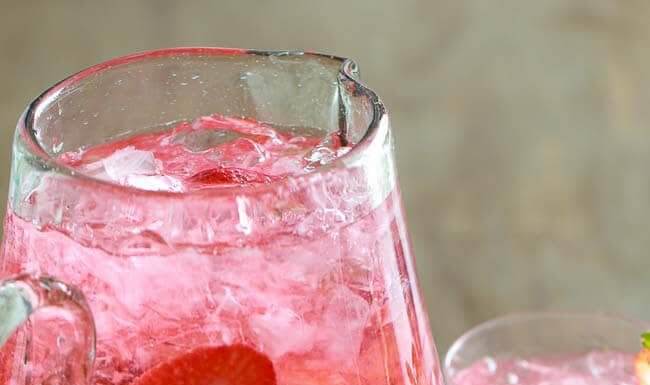 DOMOWA LEMONIADA – 6 POMYSŁÓW NA ORZEŹWIAJĄCY NAPÓJ domowa lemoniada