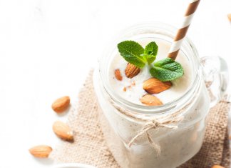 KOKTAJL ODCHUDZAJĄCY Z MIGDAŁAMI I IMBIREM koktajl odchudzający