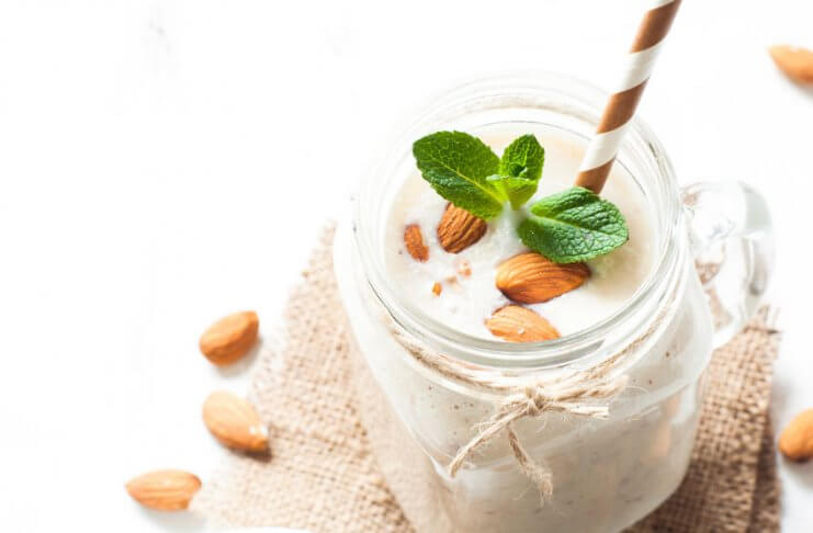 KOKTAJL ODCHUDZAJĄCY Z MIGDAŁAMI I IMBIREM koktajl odchudzający