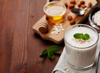 KOKTAJL BANANOWY NA DOBRY SEN koktajl bananowy z miodem