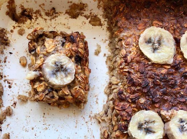 Owsianka z piekarnika z bananami