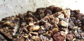 Czekoladowo-orzechowy baton bez pieczenia