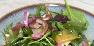 Smash burger z sałatką