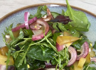 Smash burger z sałatką