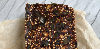 Batonik z kaszy gryczanej, śliwek i kakao – zdrowa przekąska, która wspiera odchudzanie i tarczycę batonik z kaszy gryczanej i bakalii